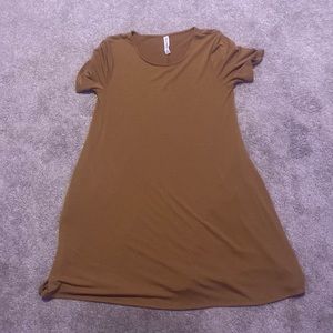 Tan dress with pockets